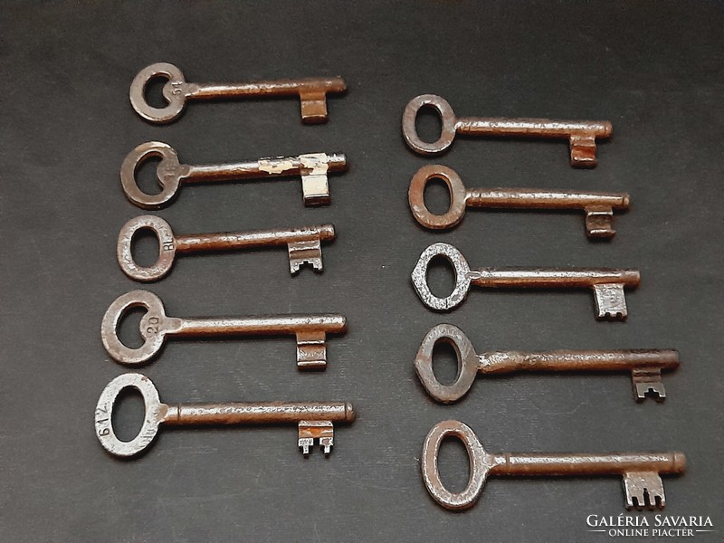 Old keys, 10 in one, 8 - 8.5 cm