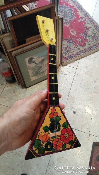 Balalaika, Russian stringed instrument, in beautiful, working condition. 32 cm