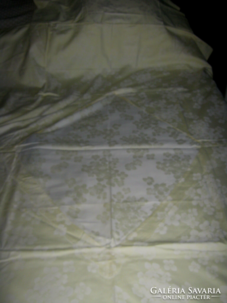 Old damask mirrored duvet cover and pillowcase in good condition