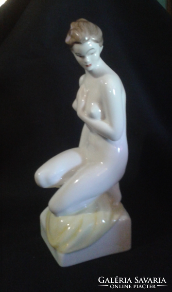 Hollóházi női akt szobor ( kézzel festett )