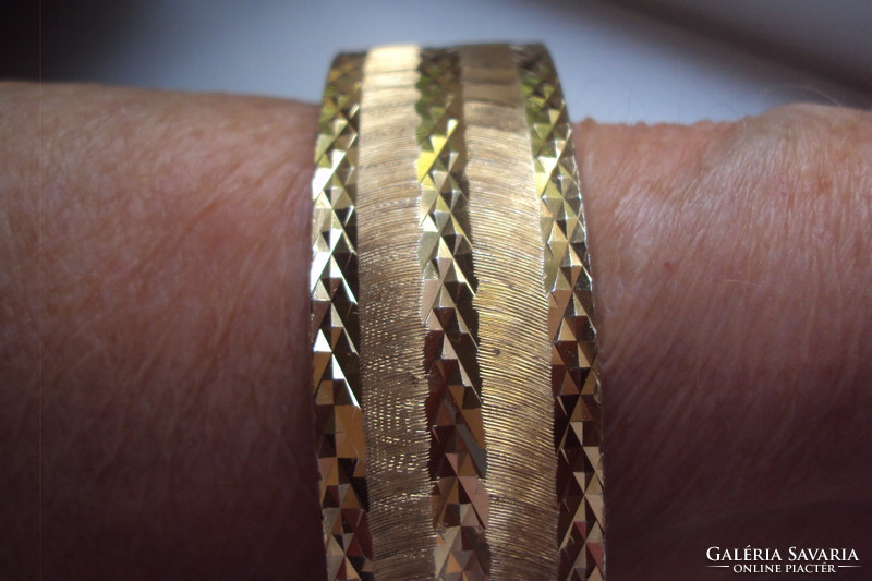 Thickly gold-plated, 5-row diamond-engraved, high-gloss French fashion bracelet.