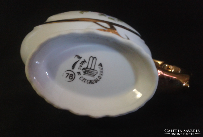 Porcelain jug with flower pattern, gilded handle
