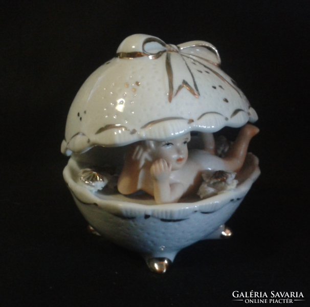 Angyalka porcelán tojásban