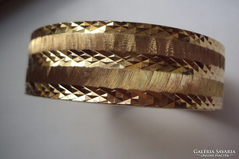 Thickly gold-plated, 5-row diamond-engraved, high-gloss French fashion bracelet.