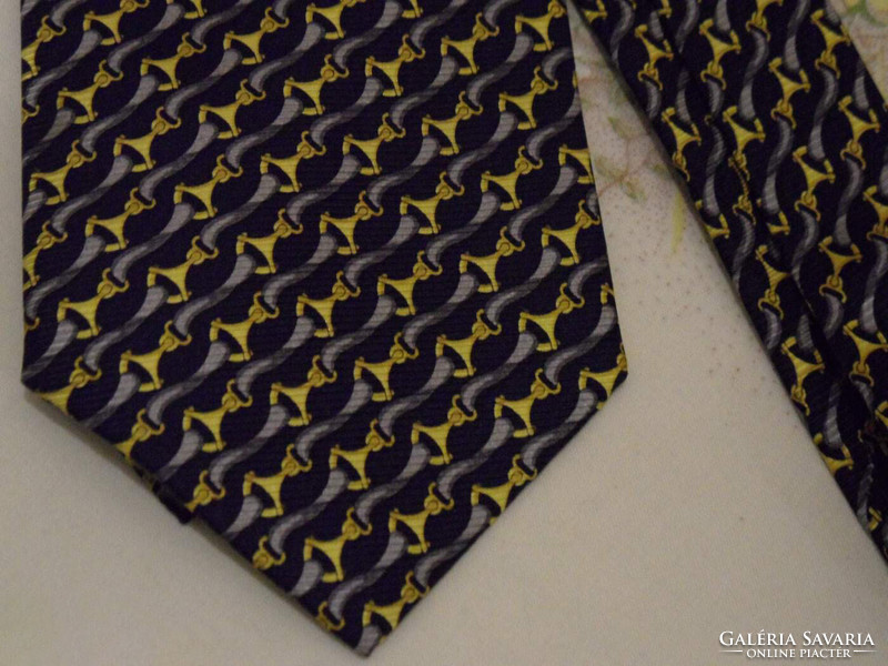 Lovas, kantáros selyem nyakkendő