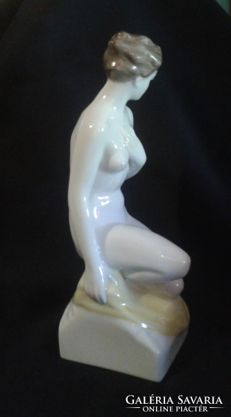 Hollóházi női akt szobor ( kézzel festett )