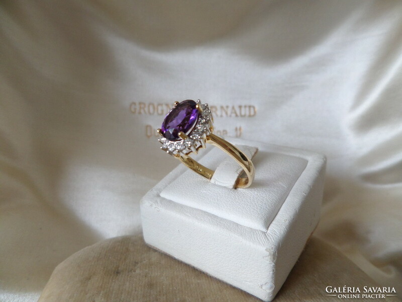 18K gold ring with dark purple amethyst and diamonds