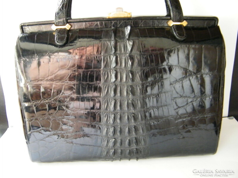 Very nice crocodile leather handbag with wallet and mirror