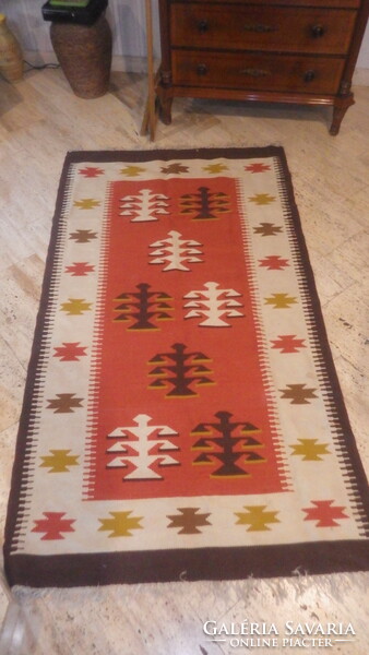 Larger rug 201x115 cm + fringe (5)