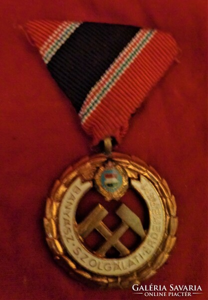 Gold Wreathed Miner's Service Merit Medal can be worn on the ribbon. 35 mm