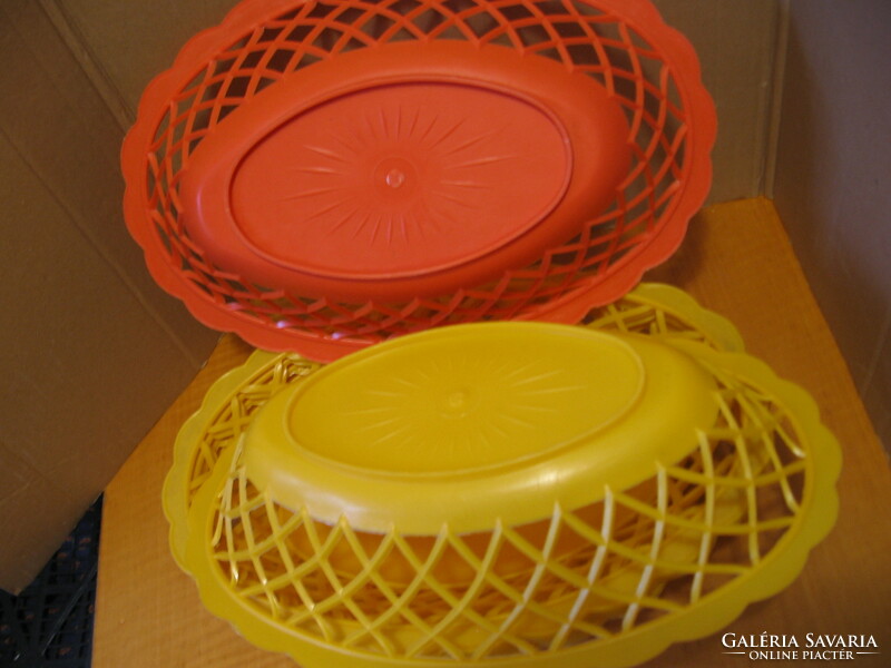 Retro oval plastic basket, fruit basket