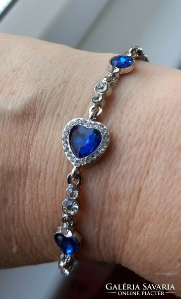 Beautiful silver plated blue heart rhinestone adjustable bracelet.