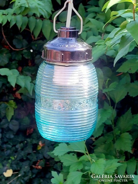 Vintage függesztett ipari, vagy pajta lámpa, amely a volt Szovjetunióban készült az 1970-es években.