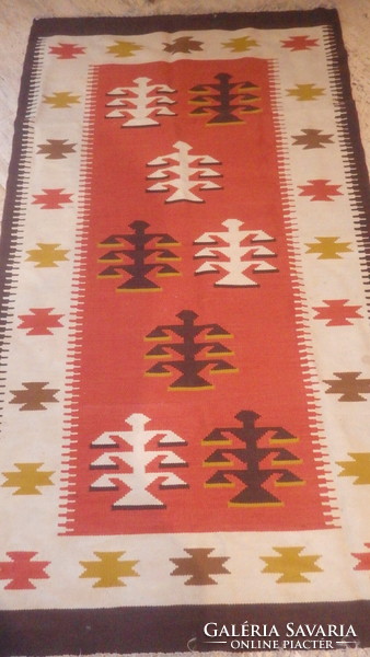 Larger rug 201x115 cm + fringe (5)