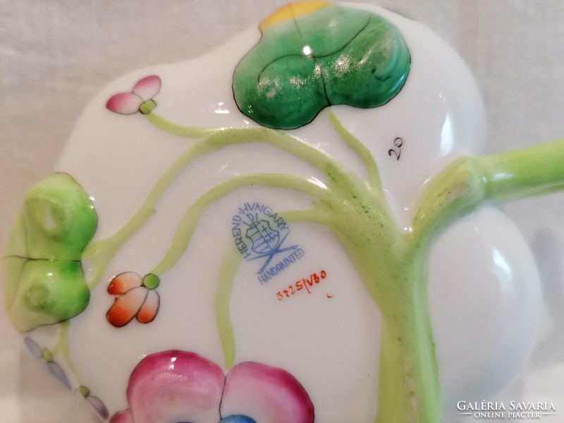 Herendi VBO alján is gyönyörűen festett porcelán tálka