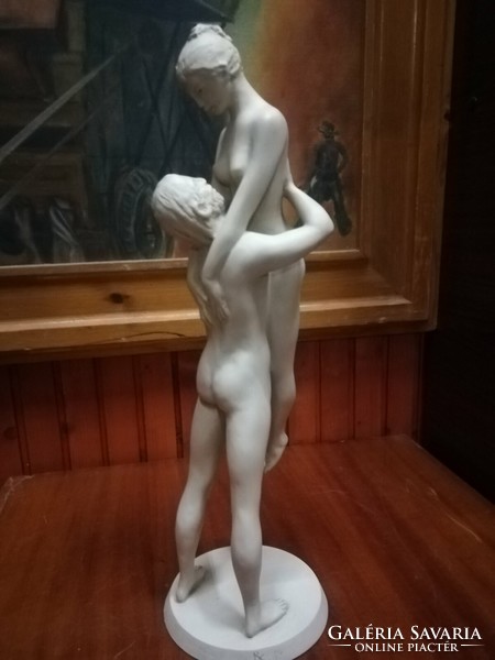 Jelzett zsűrizett porcelán szobor , ölelés , akt