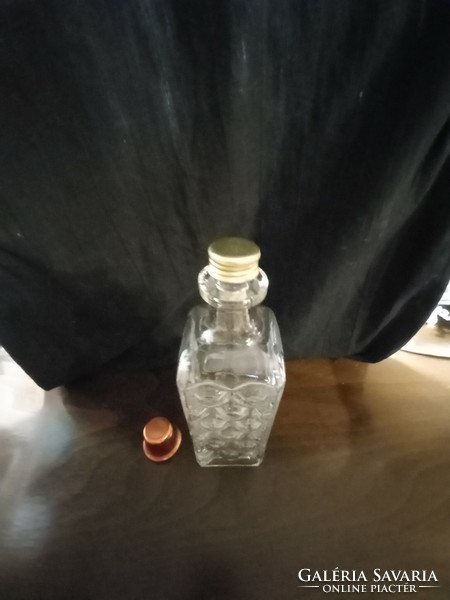 Small bottle cap