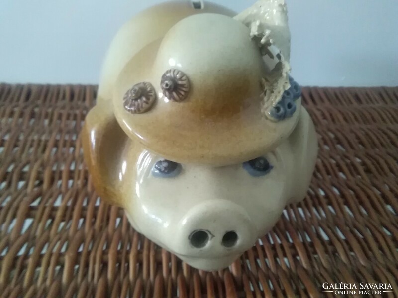 Bushy piglet - stoneware