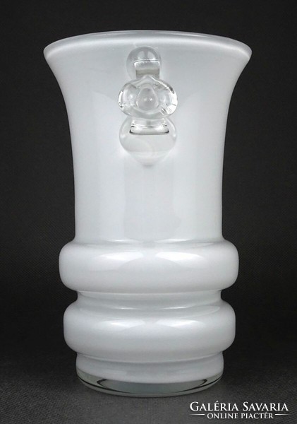 1O228 Fehérre színezett fújt skandináv stúdió üveg váza 18 cm
