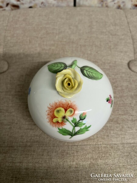 Herend flower-patterned rose porcelain bonbonier v0