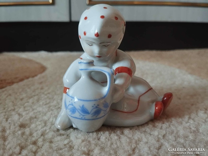 Zsolnay porcelán korsós Annuska figura