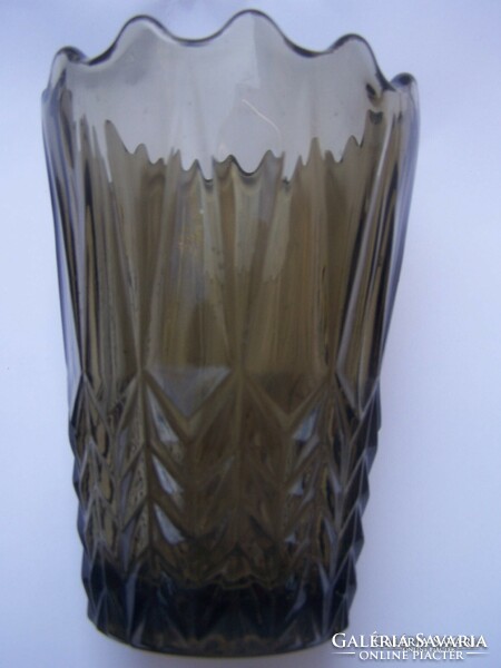 Füstszínű, Kosta Boda üveg váza. Jelzés nélkül, hibátlan. dekoratív vastagfalú üvegváza 1960 körül s