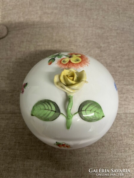 Herend flower-patterned rose porcelain bonbonier v0