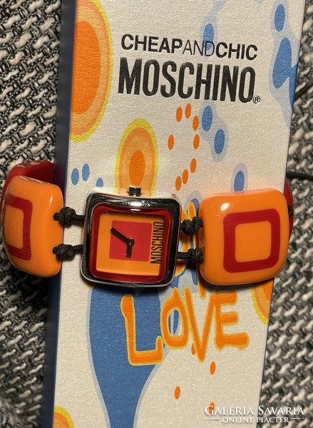 Moschino óra