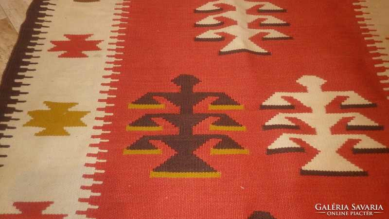 Larger rug 201x115 cm + fringe (5)