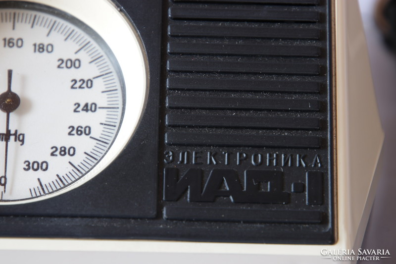 Retro Russian sphygmomanometer in its bag, in very good condition