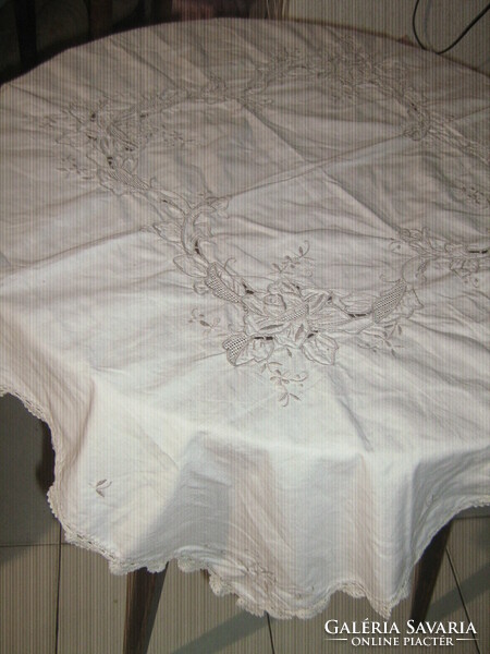 Beautiful hand-crocheted rose floral tablecloth