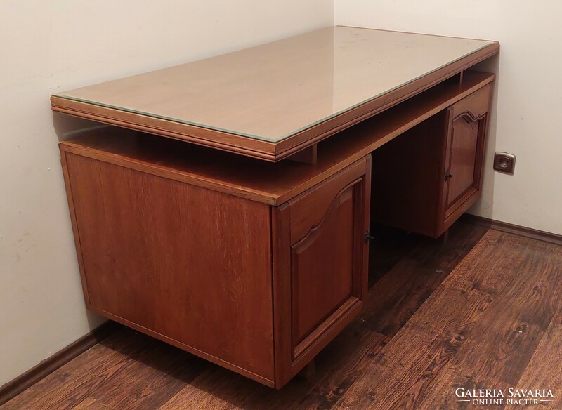 Adjustable desk