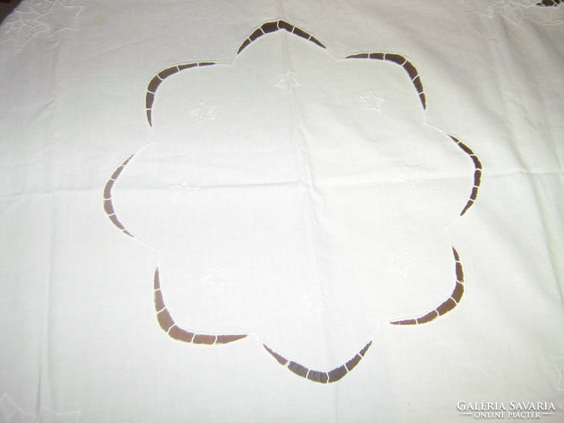 Beautiful special white rosette tablecloth with putto angels in the four corners of the Christmas pattern