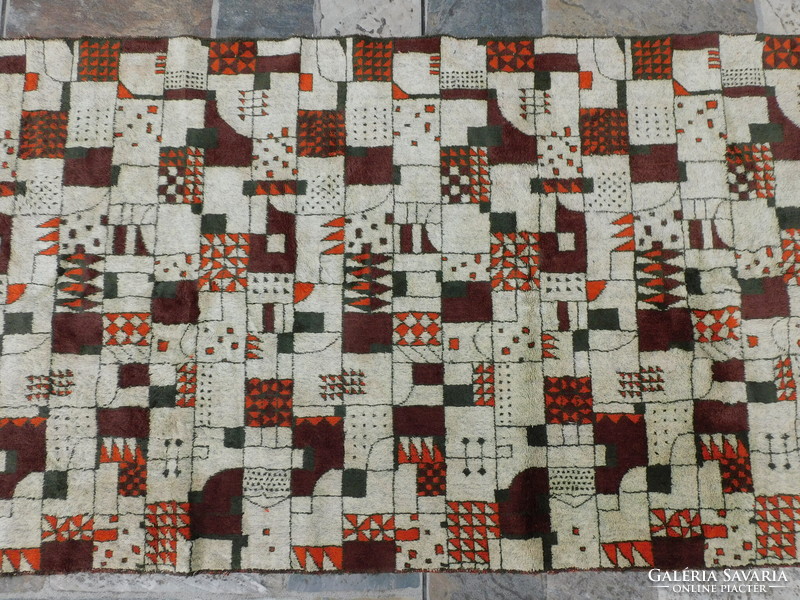 Retro iparművészeti selyem mokett/falvédő geometrikus mintával 184x73 cm