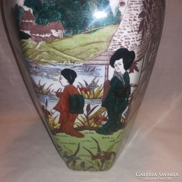 Victoria porcelán , Keleti mintás nagyobb váza