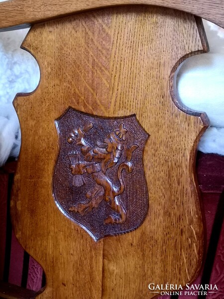 2 armchairs with lion inlay on both sides