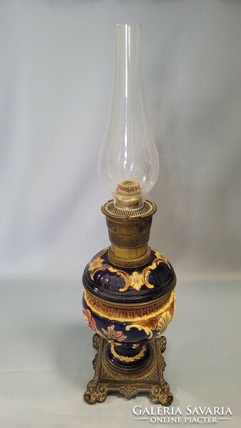 Antique majolica oil lamp