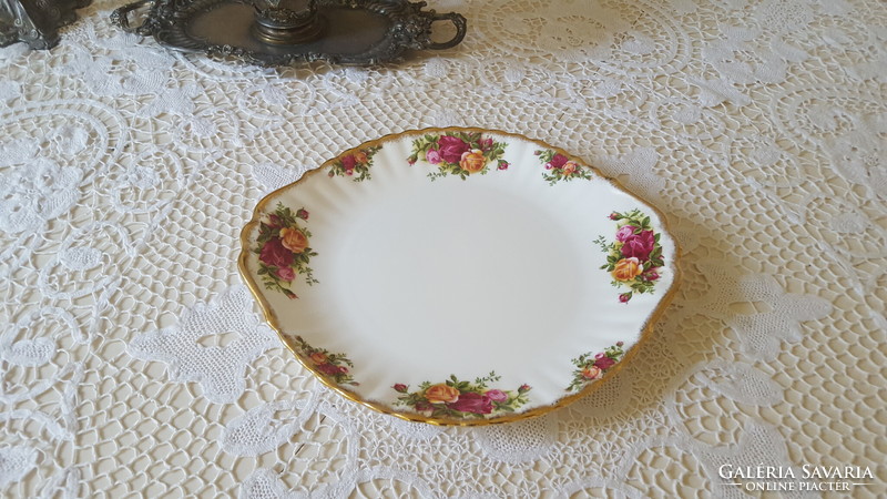 Beautiful royal albert old country roses serving bowl with handles