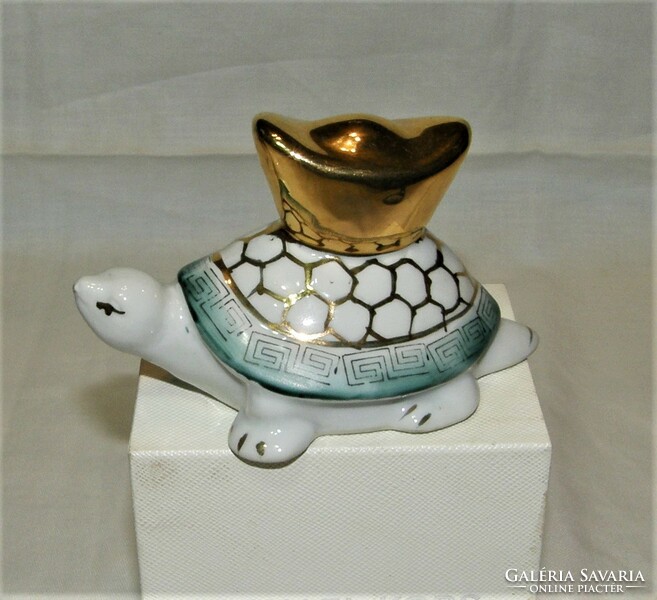 Teknősbéka porcelán figura