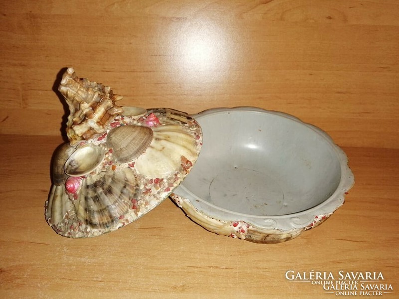 Tengeri kagylós, csigás régi műanyag kerek doboz, ékszertartó átm.13 cm (23/d)