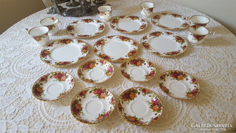 Beautiful, royal albert old country roses breakfast set of 6 pieces.