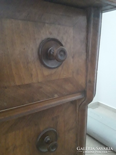 Antique chest of drawers