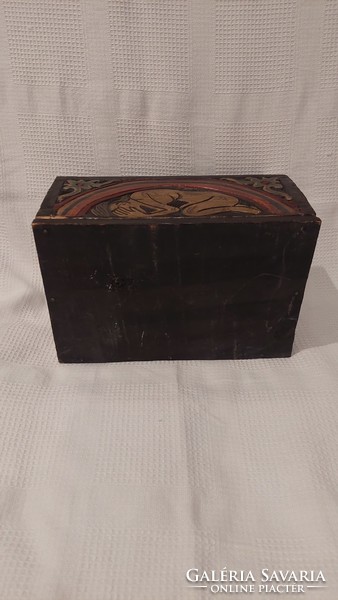 Carved and painted wooden box with salamander figures, human representation