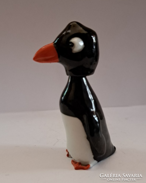 Bólogató fejű pingvin porcelán figura