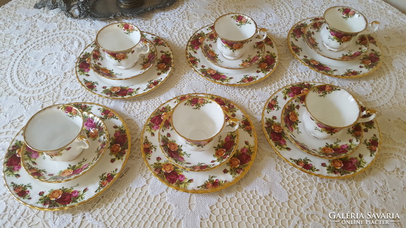 Beautiful, royal albert old country roses breakfast set of 6 pieces.