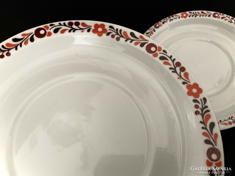 Alföldi 8 red Hungarian saucer plates