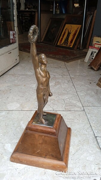 Winning athlete bronze statue, 30 cm high + pedestal
