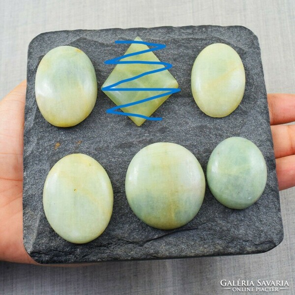 Green aventurine mineral cabochons from India rd 70g604
