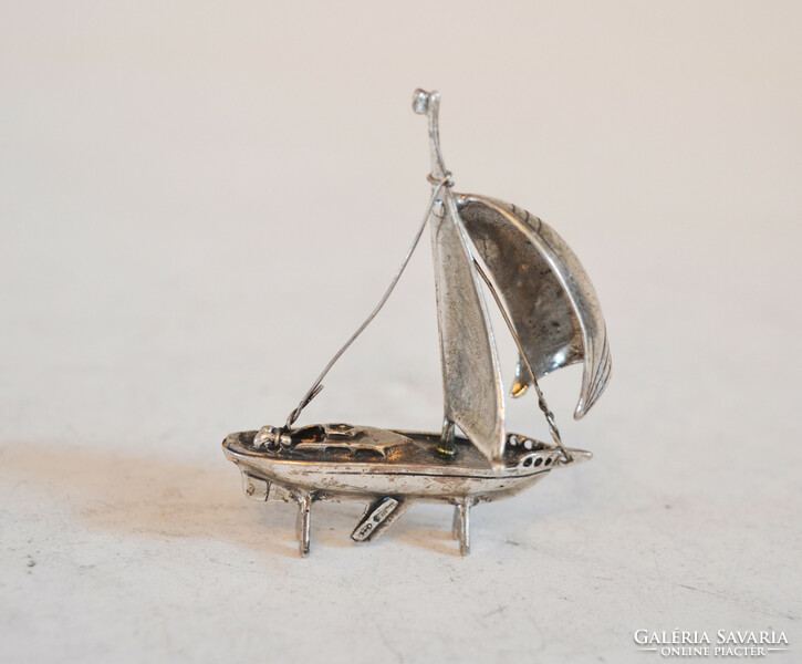 Silver miniature sailing ship (e02)