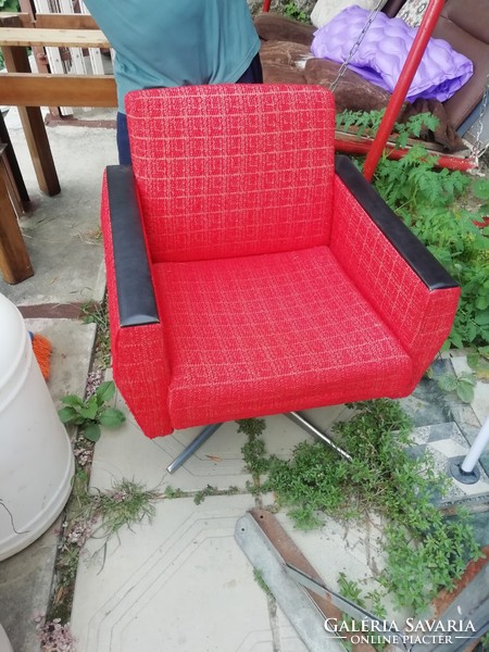 Retro fotelek 2 db piros fekete bőr díszítés